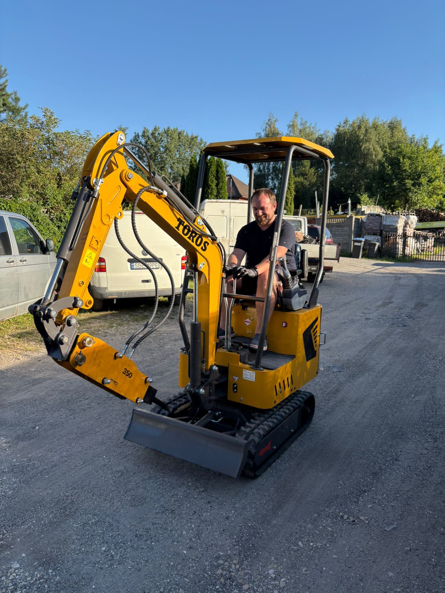 Najnowsze blogi firmy Mini grabarz vs. skid steer loader: która maszyna jest lepsza dla Twojego miejsca pracy?