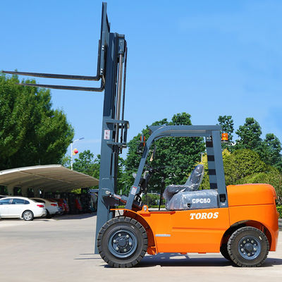 Przemysłowy wózek widłowy z przeciwwagą o udźwigu 2–3 ton i transporcie materiałów